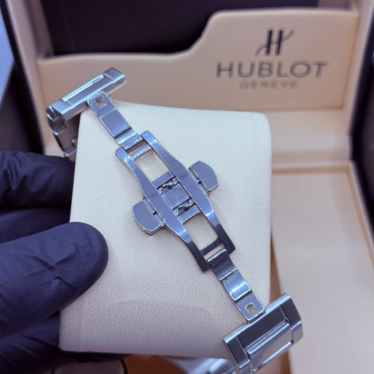 Hublot circle dail white  colour
