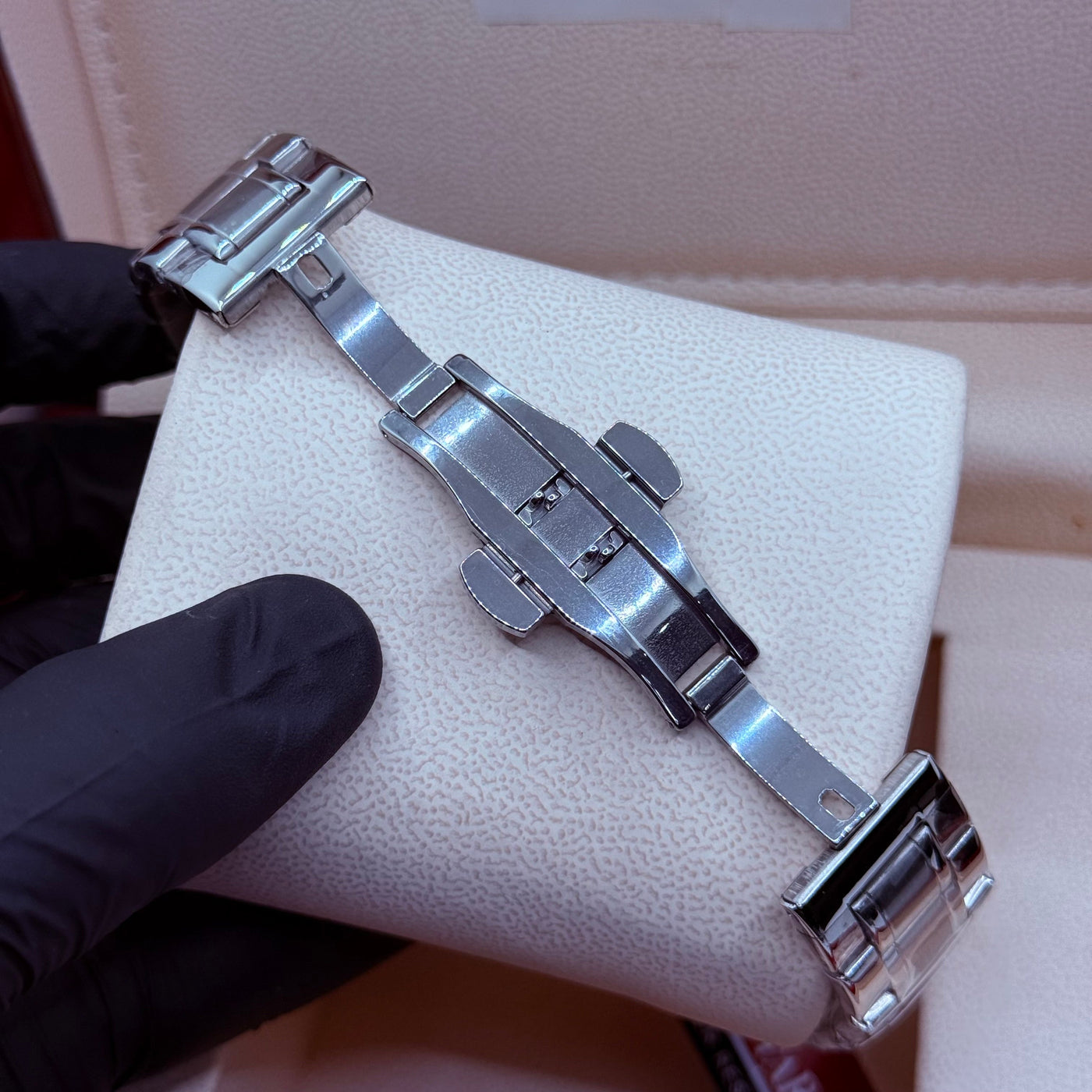 Ferrari wheel red  with silver chain